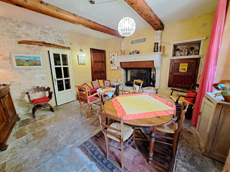 Maison - 241 m² - 9 pièces