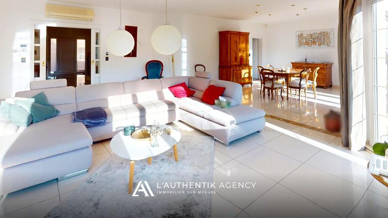 Villa - 366 m² - 8 pièces