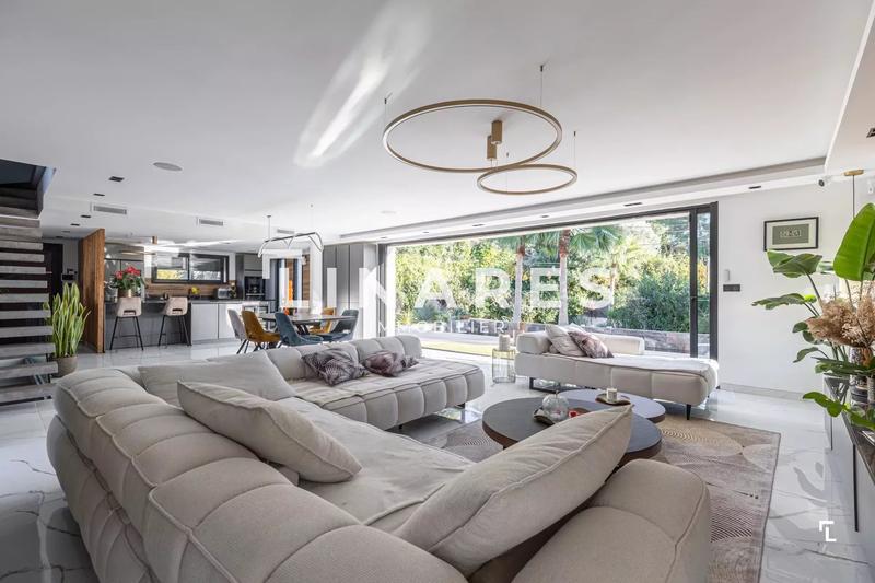 Villa - 242 m² - 5 pièces