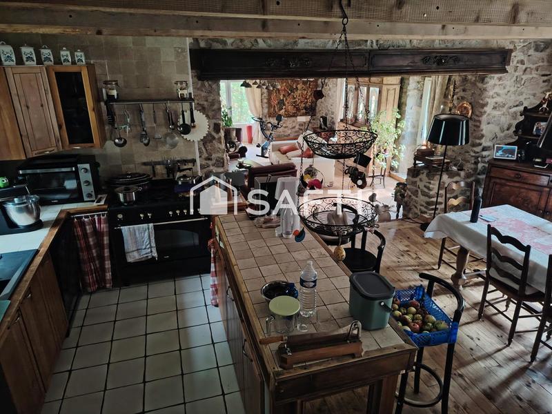 Maison - 263 m² - 8 pièces