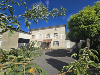 Maison - 242 m² - 9 pièces