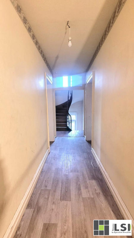 Maison - 240 m² - 10 pièces