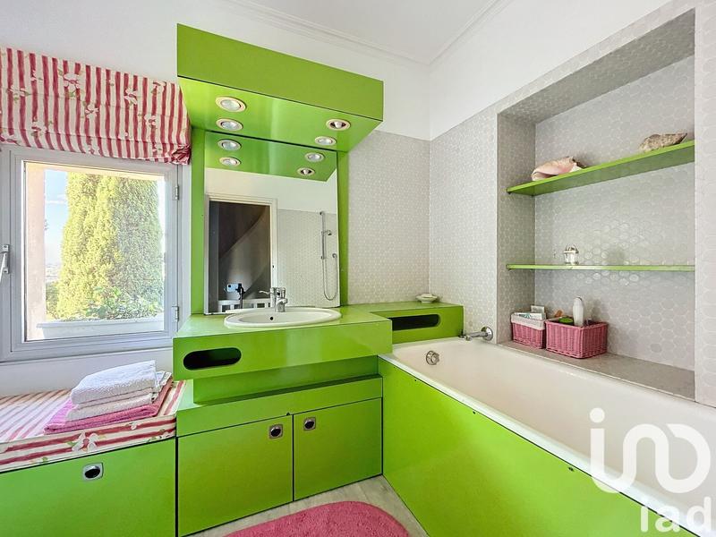 Maison - 233 m² - 7 pièces