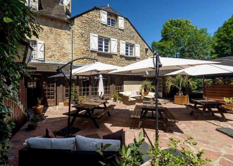 Maison - 996 m² - 22 pièces