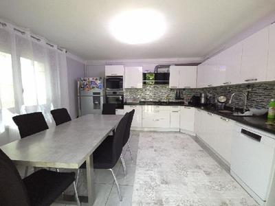 Maison - 290 m² - 13 pièces