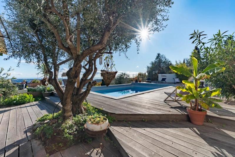 Maison - 210 m² - 7 pièces