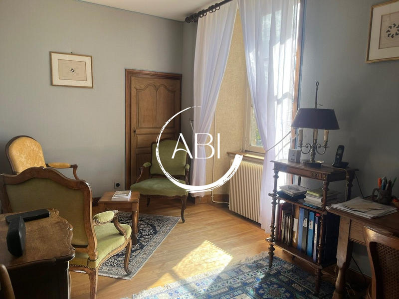 Maison - 230 m² - 8 pièces