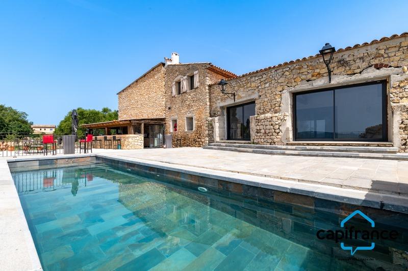 Propriété - 621 m² - 12 pièces