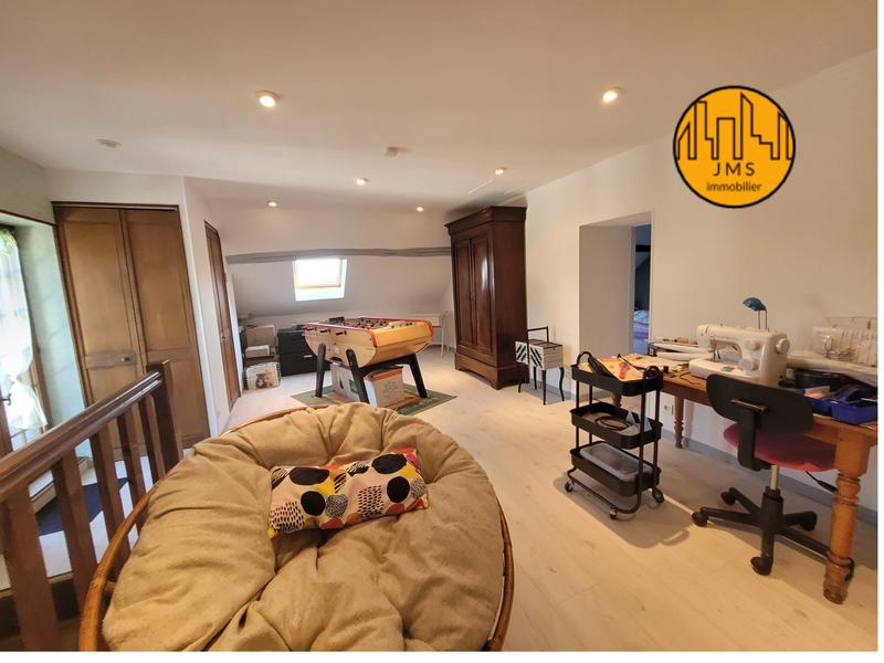 Maison - 215 m² - 8 pièces