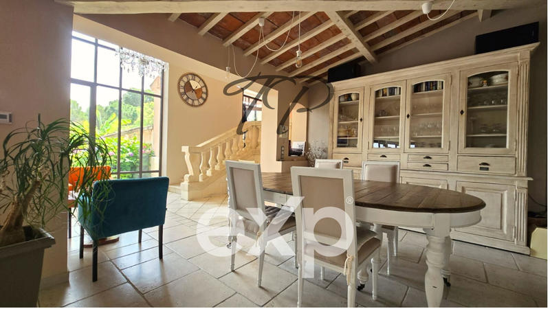 Maison - 230 m² - 7 pièces