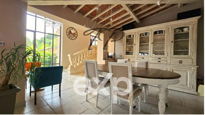 Maison - 230 m² - 7 pièces