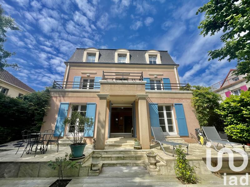 Maison - 213 m² - 8 pièces