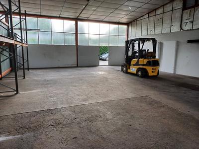 Entrepôt - 150 m² - 1 pièce