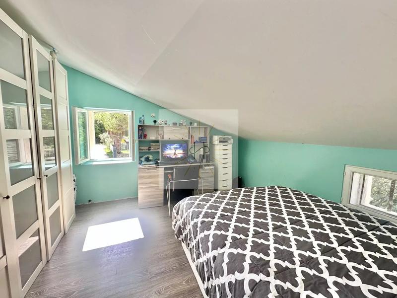 Maison - 161 m² - 9 pièces