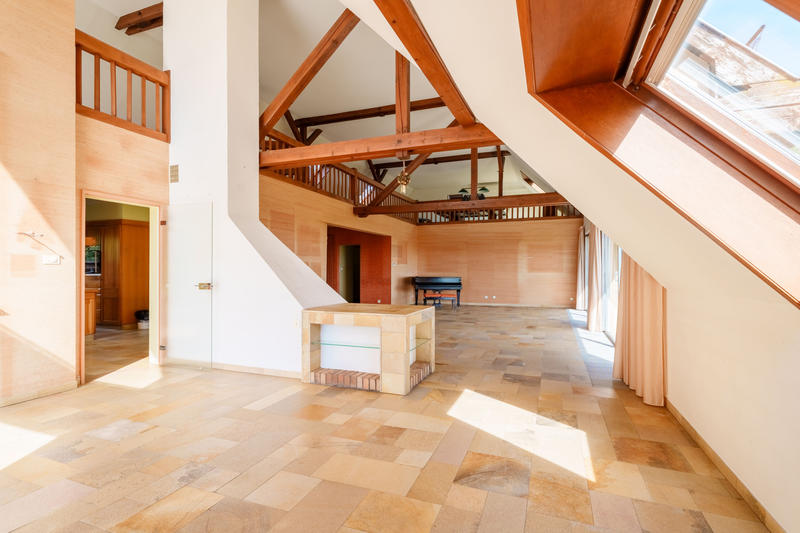 Villa - 323 m² - 9 pièces