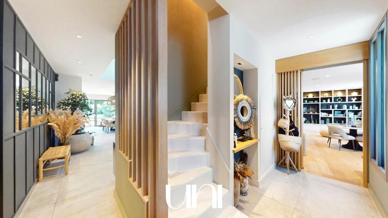 Maison - 270 m² - 7 pièces