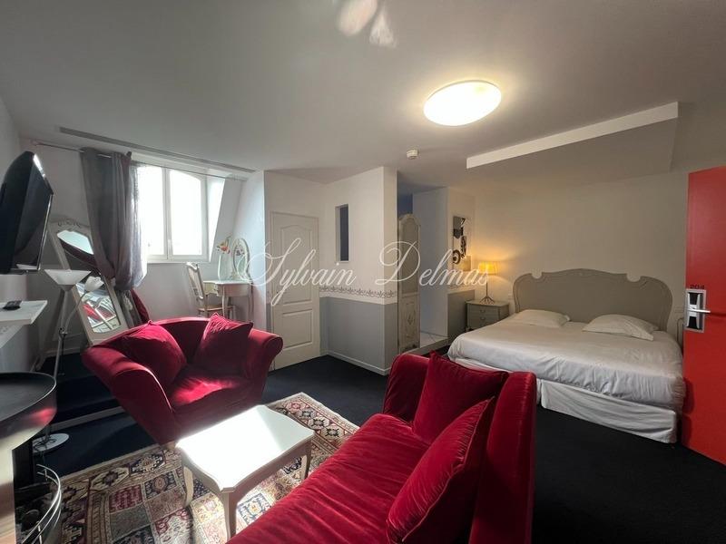 Demeure - 2 000 m² - 25 pièces