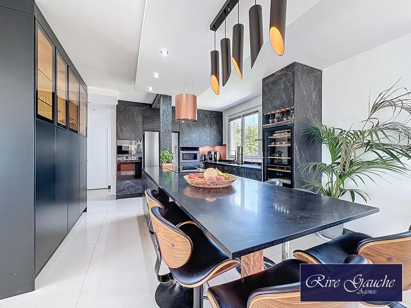 Maison - 267 m² - 7 pièces