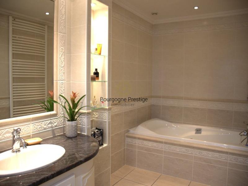 Appartement - 200 m² - 6 pièces