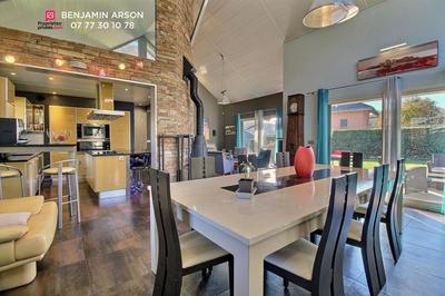 Maison - 177 m² - 8 pièces