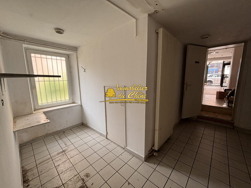 Local commercial - 211 m² - 7 pièces