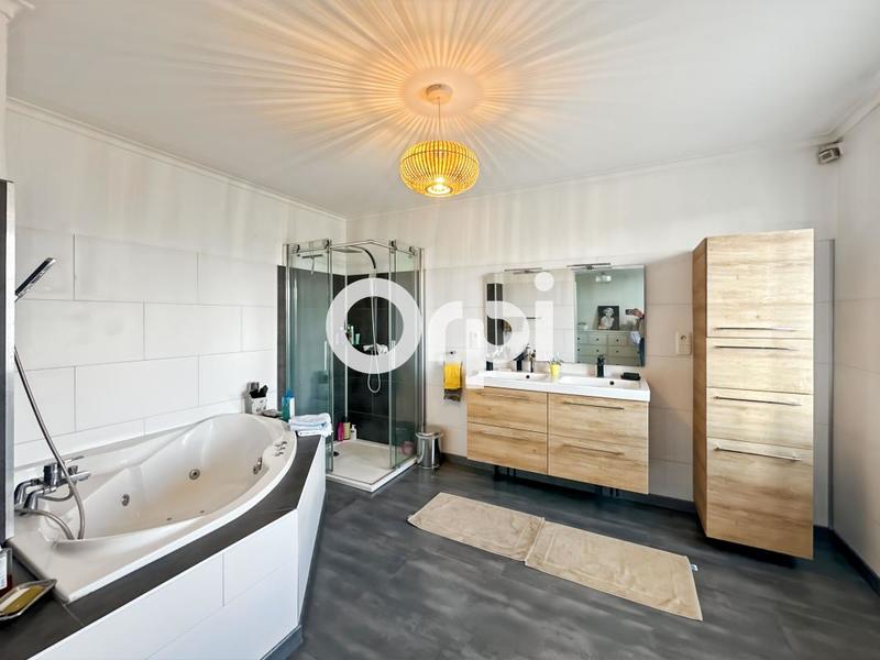 Maison - 213 m² - 6 pièces