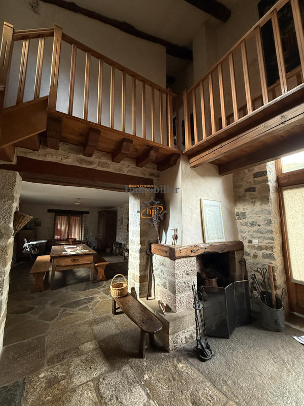 Maison - 220 m² - 8 pièces