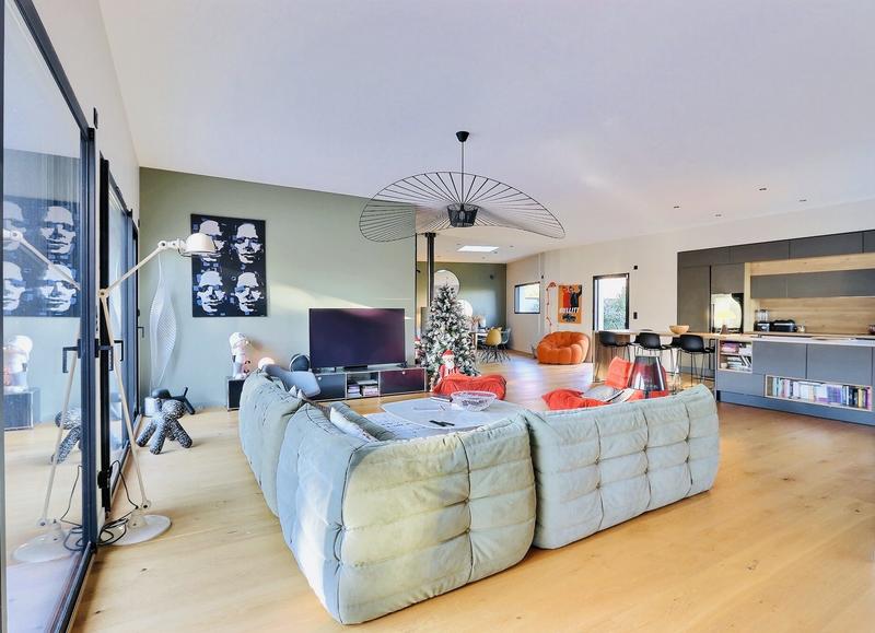 Villa - 250 m² - 9 pièces