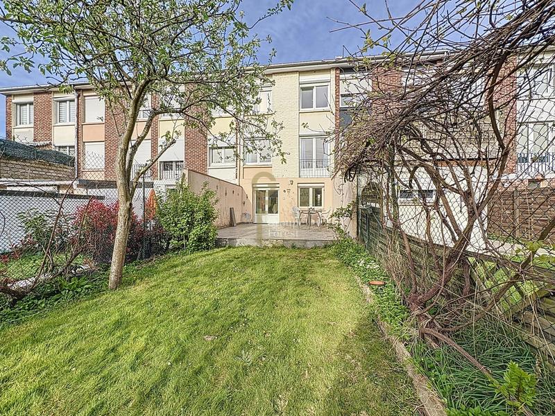 Maison - 110 m² - 8 pièces