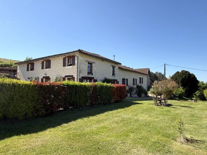 Maison - 220 m² - 6 pièces