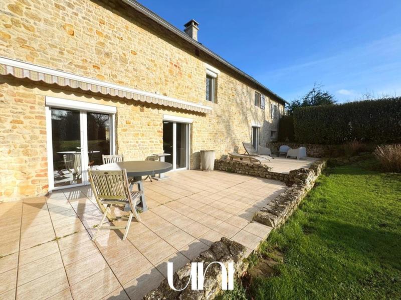 Maison - 220 m² - 5 pièces