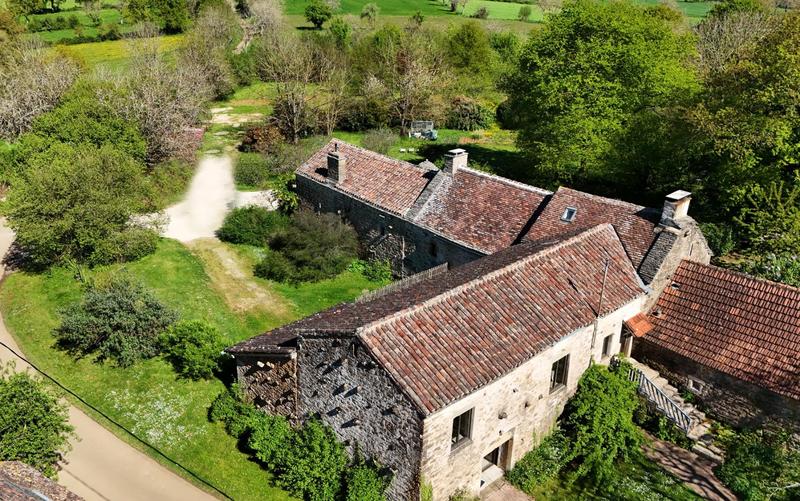 Maison - 225 m² - 9 pièces