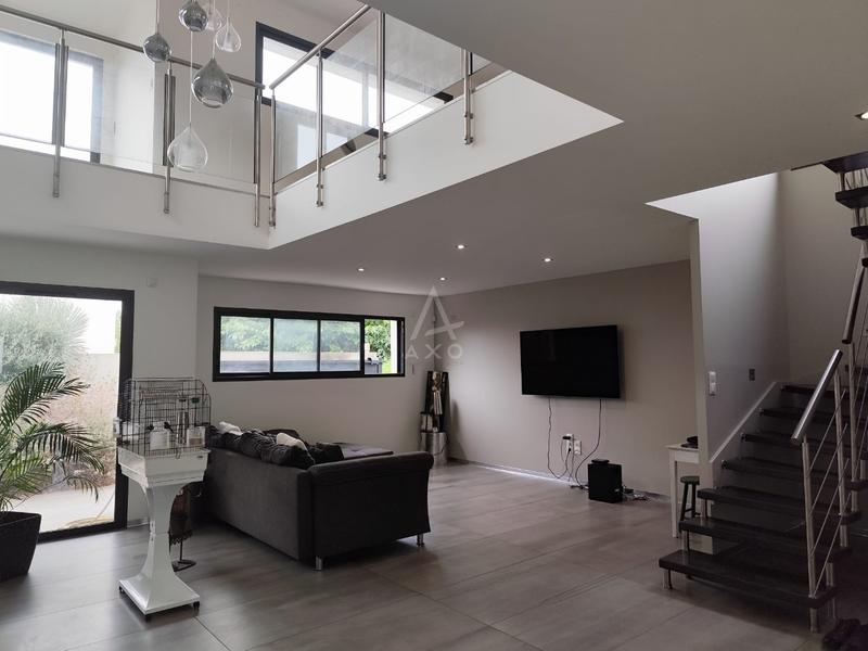 Maison - 165 m² - 6 pièces