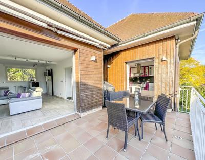 Maison traditionnelle - 363 m² - 10 pièces