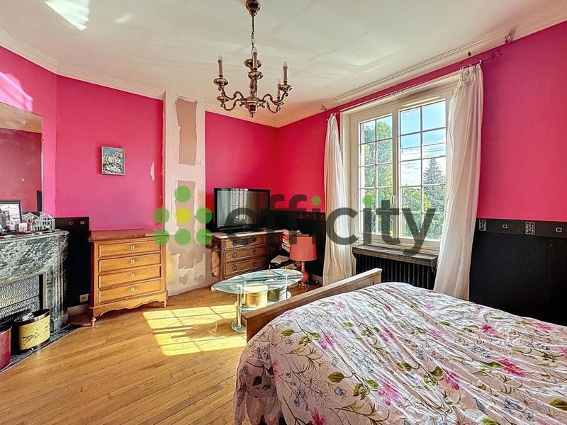 Chaumière - 214 m² - 9 pièces