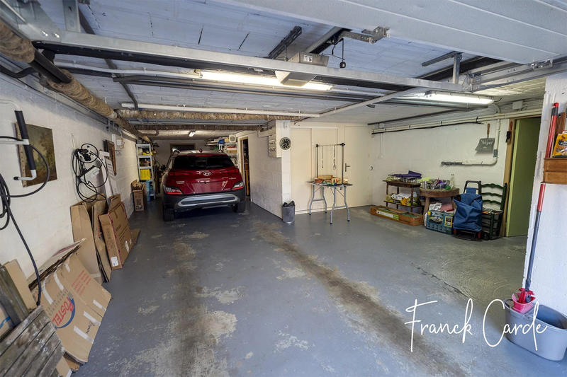 Maison - 225 m² - 8 pièces