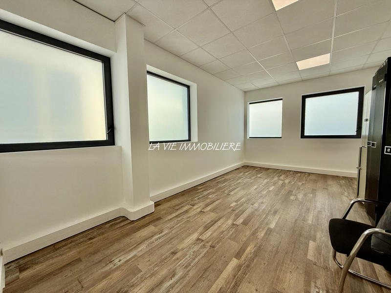 Entrepôt - 1 223 m²