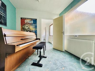 Maison de ville - 334 m² - 21 pièces