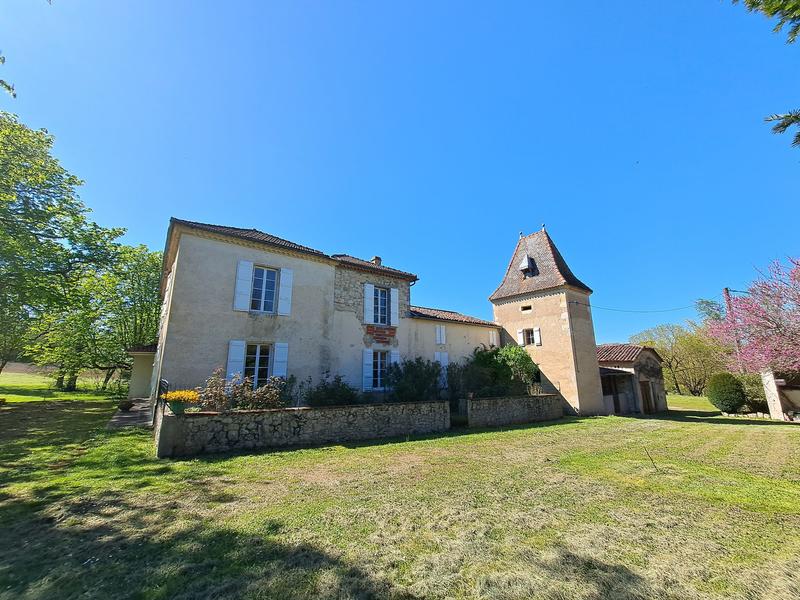 Maison - 292 m² - 14 pièces