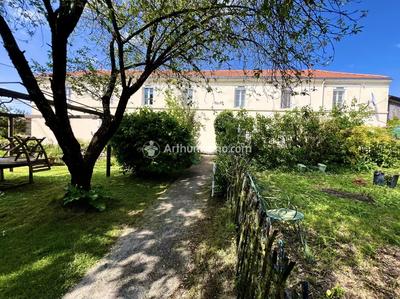 Maison - 220 m² - 8 pièces