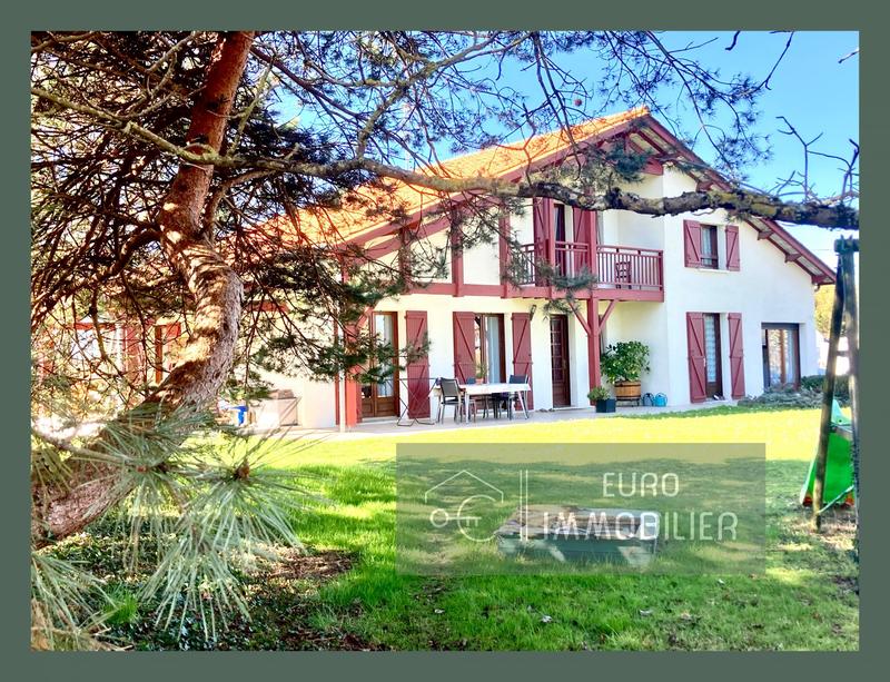 Maison - 192 m² - 10 pièces