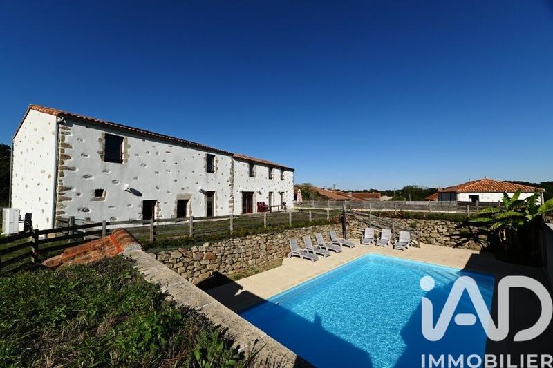 Maison - 251 m² - 13 pièces