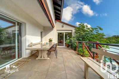 Maison - 300 m² - 8 pièces