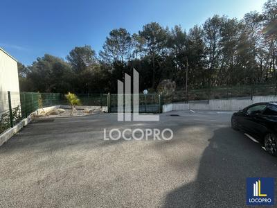 Local d'activité / Entrepôt - 817 m²