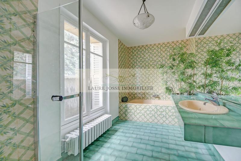 Maison - 235 m² - 9 pièces