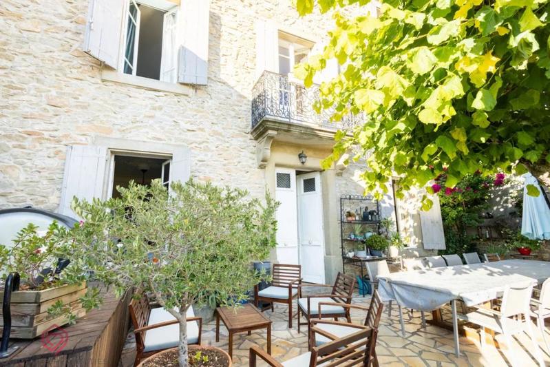 Maison de village - 315 m² - 12 pièces