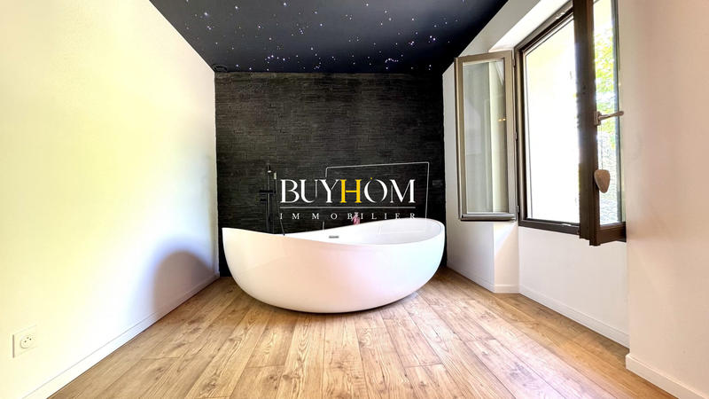 Maison - 240 m² - 7 pièces