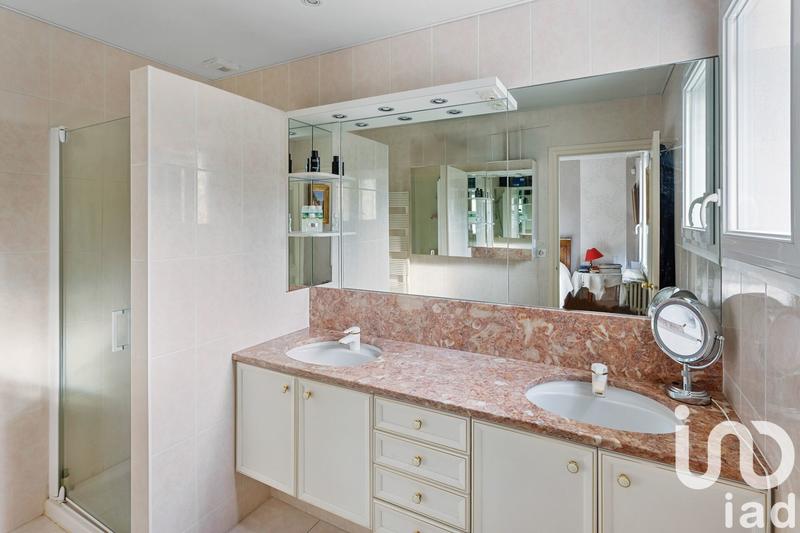 Maison - 266 m² - 8 pièces