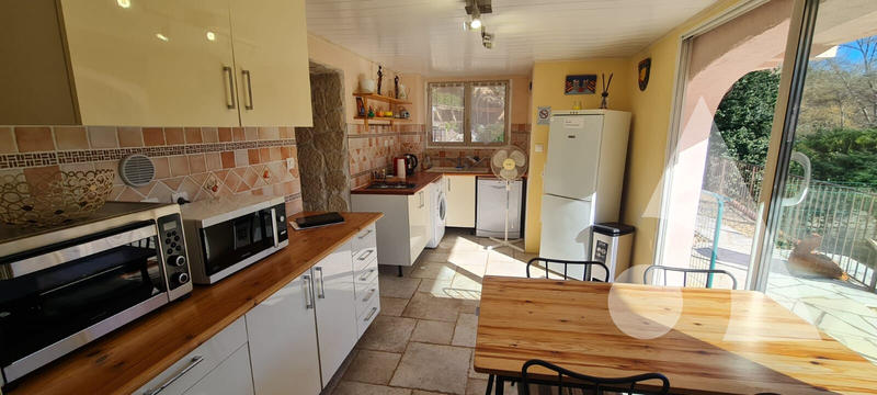 Maison - 273 m² - 9 pièces