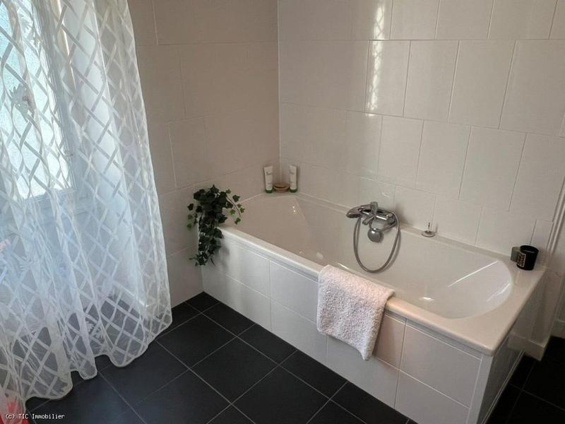 Maison - 302 m² - 9 pièces